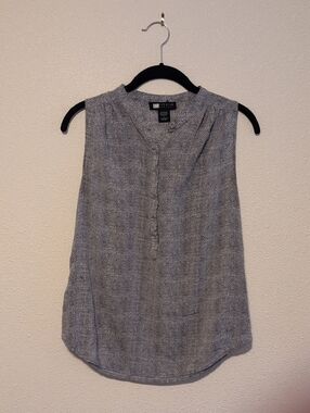 Carole Little Gray Sleeveless Henley Tank